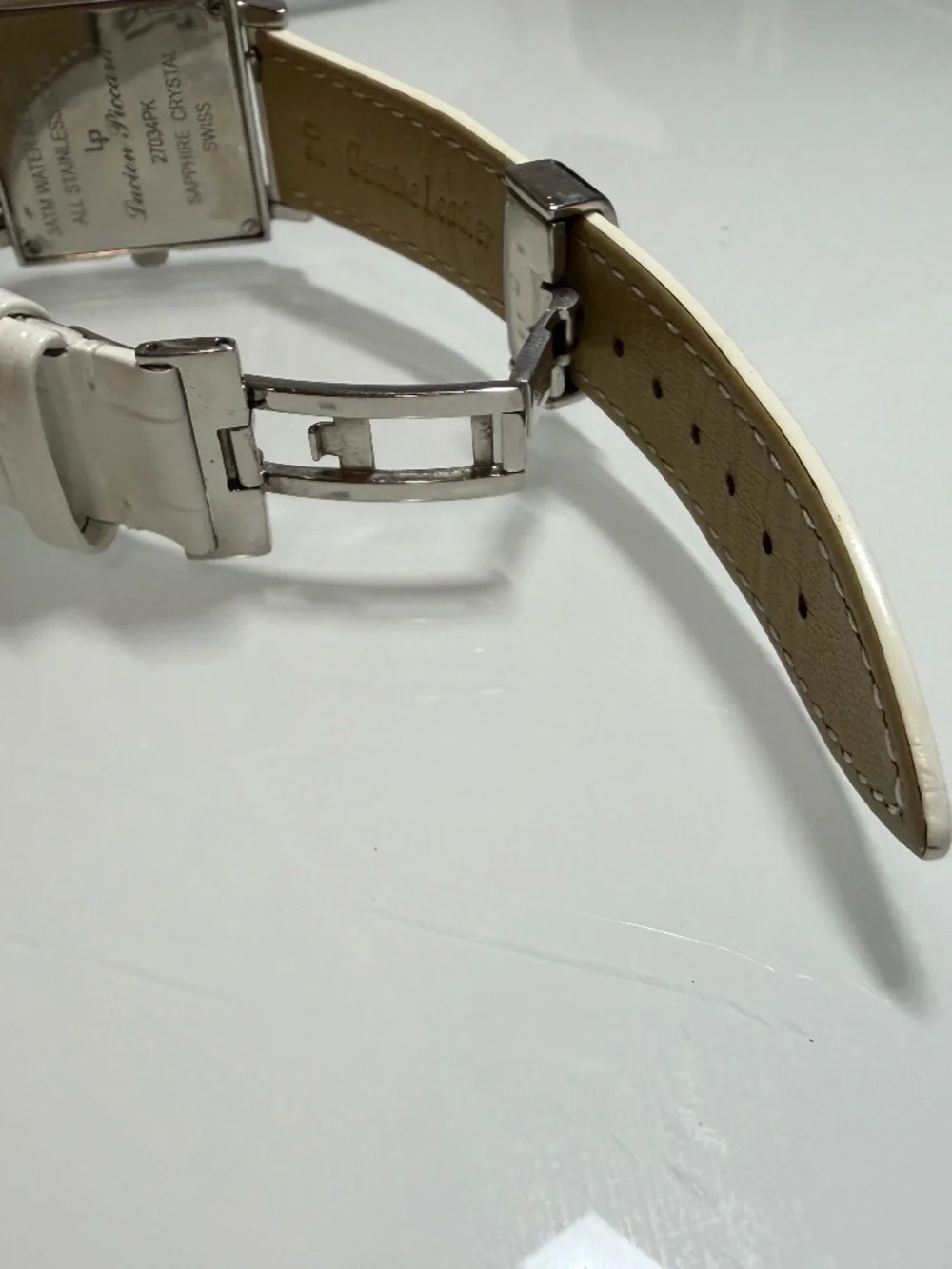 LIKE NEW! Women's Lucien Piccard Mother of Pearl Faced Watch - Picture 7 of 11